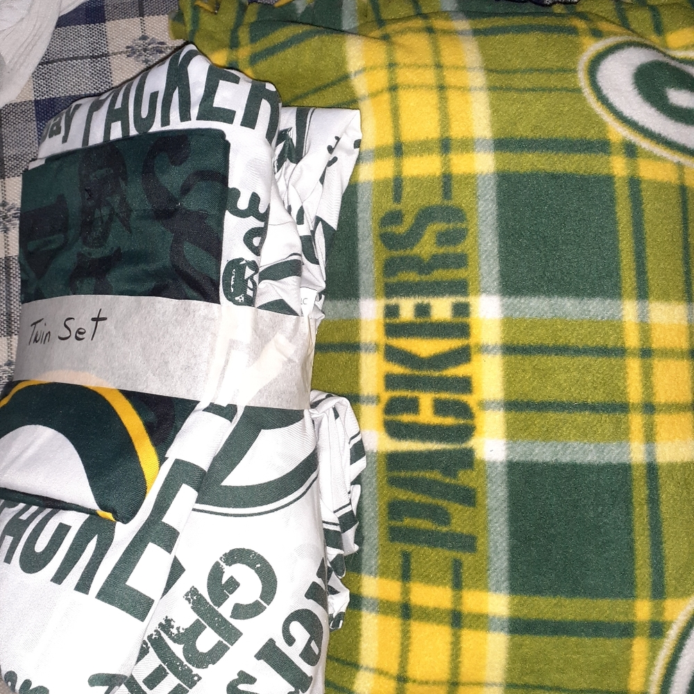 Twin sheets , pillow case , cutie packers pillow